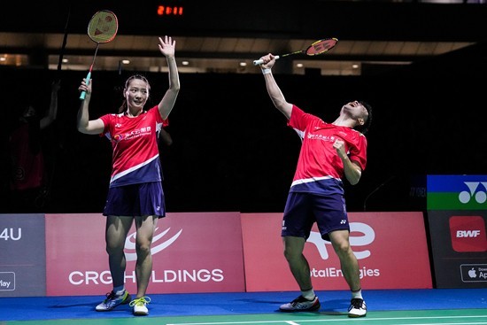 也在这种氛 也在这种氛